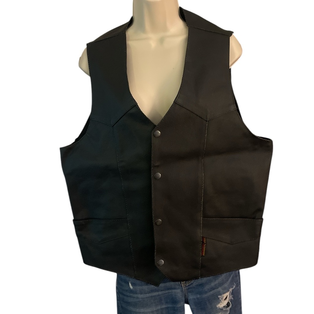 Black Vest with Versatile Design for Any Occasion